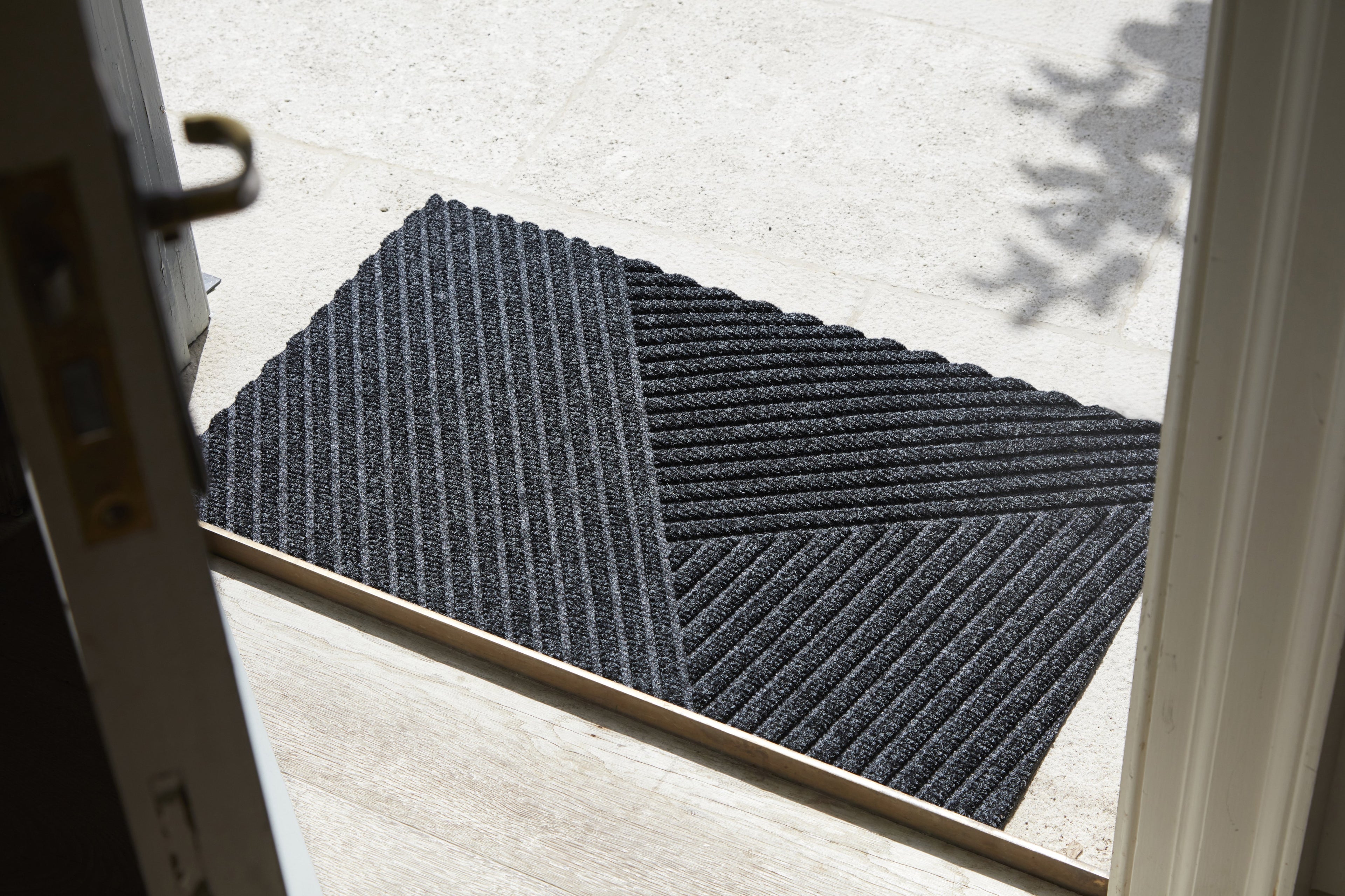 Stripes dark grey 45x75 cm