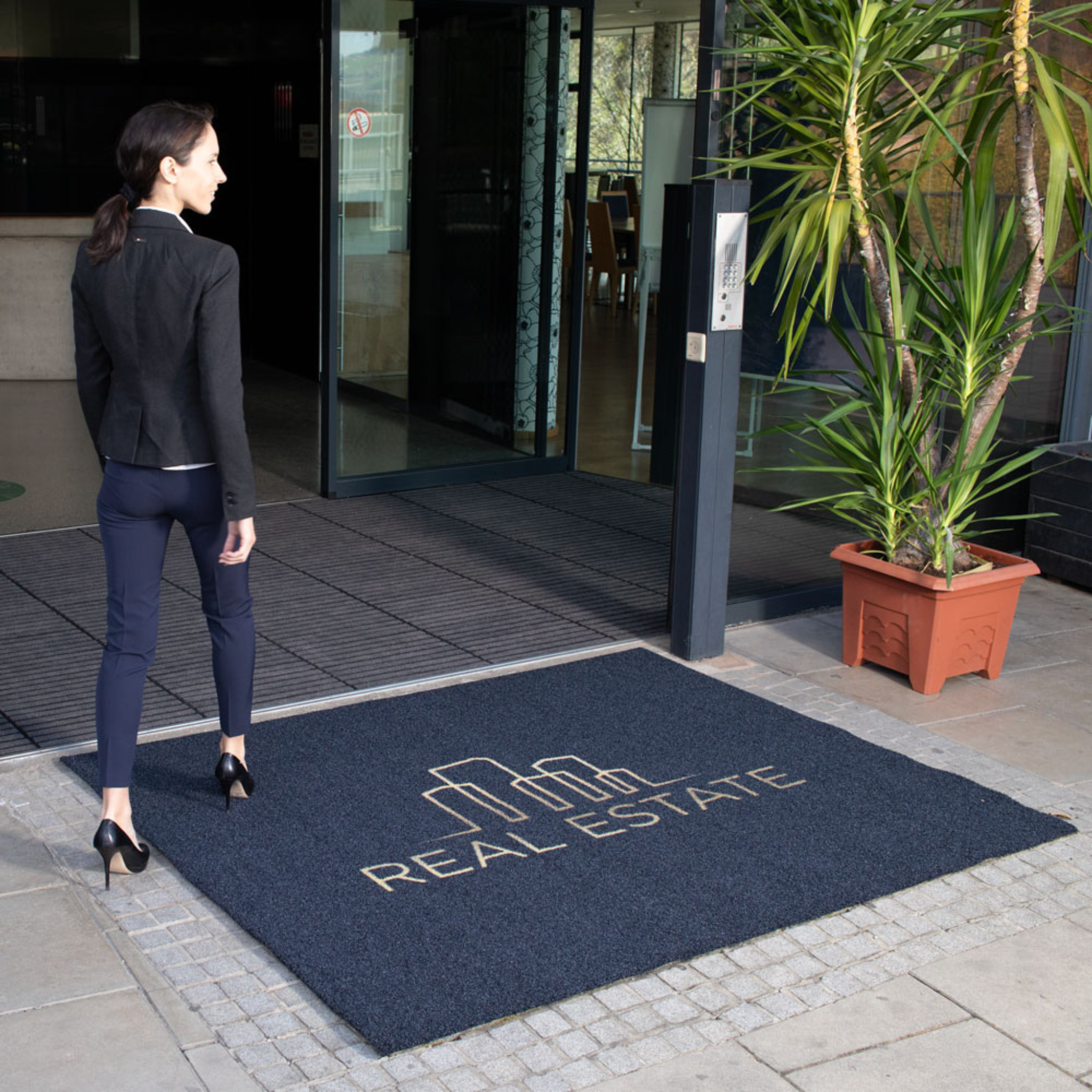 Logomåtte Outdoor m. drænhuller - Specialmål